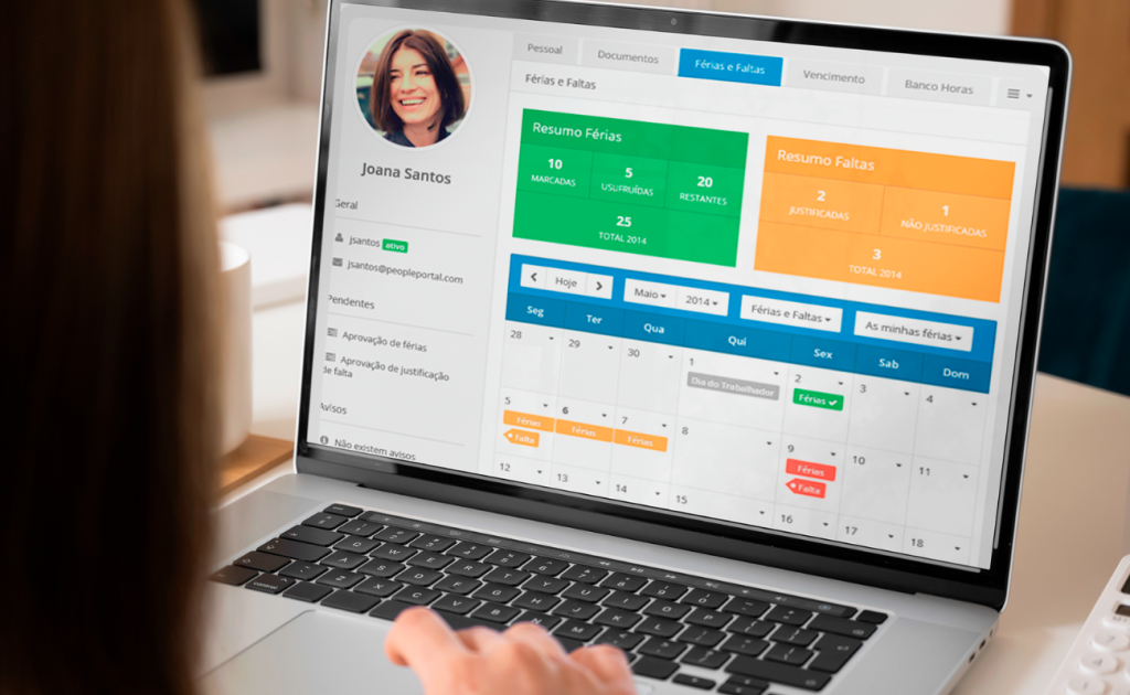Interface do pplPortal com funcionalidades de gestão de presenças, férias, recibos de vencimento e comunicação com os colaboradores.